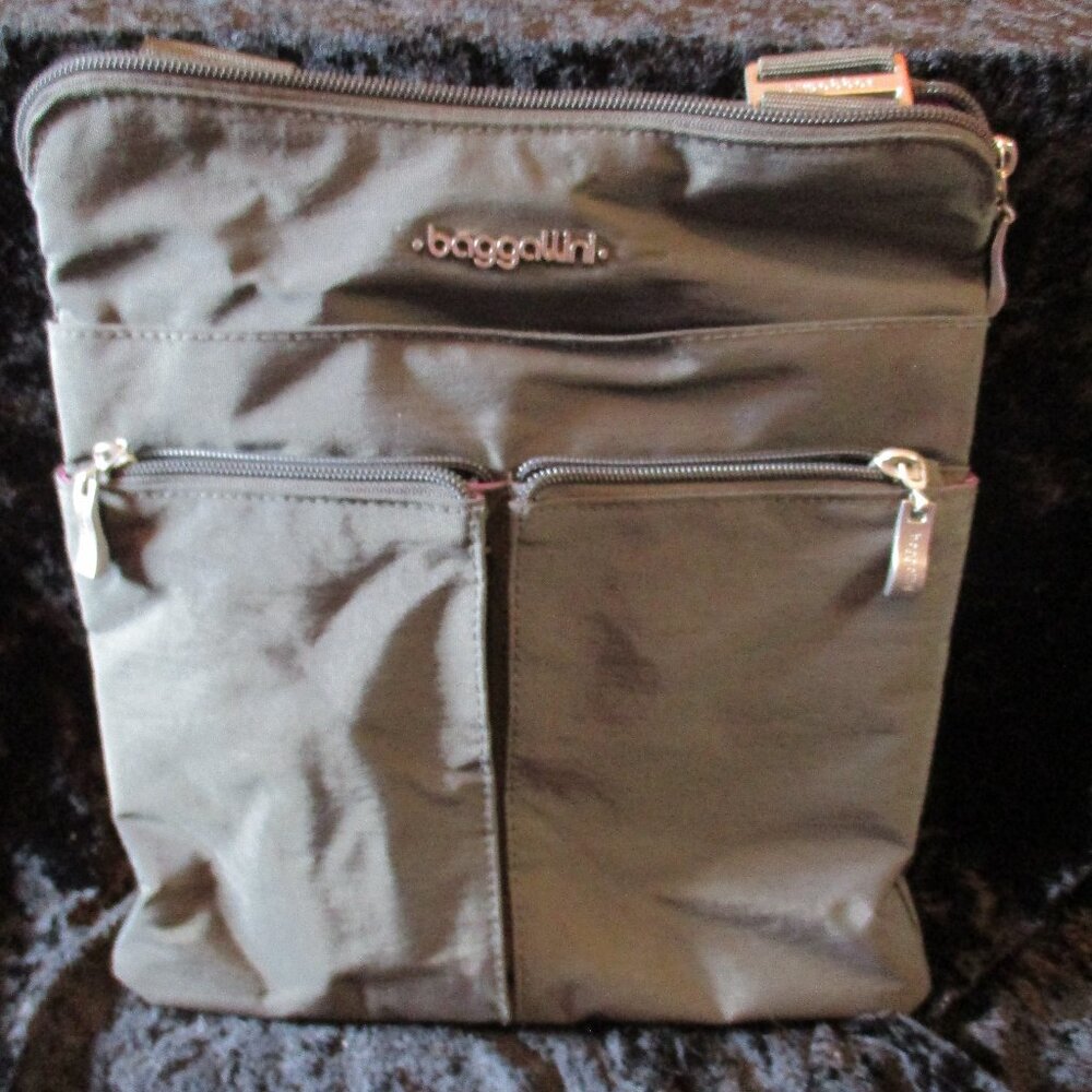 Baggallini Black Nylon Crossbody Handbag w/Attached Coin Wallet & Key Clip